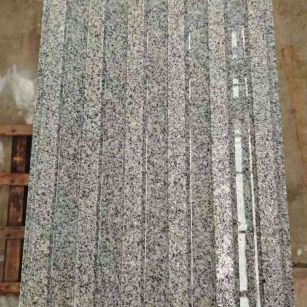 景德镇 芝麻白花岗岩荔枝面雕刻盲道，盲条