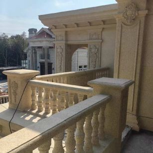 景德镇 黄金麻别墅外墙干挂雕花配合阳台栏杆花瓶柱