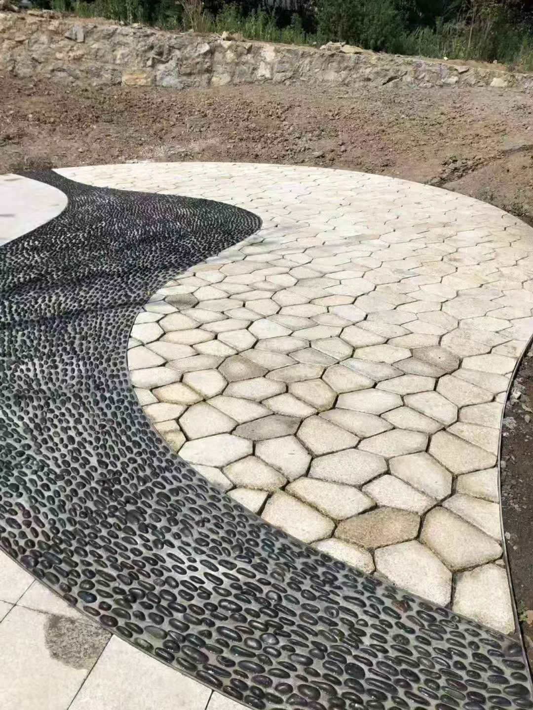 景德镇 黄金麻冰裂纹地铺石工地铺装案例