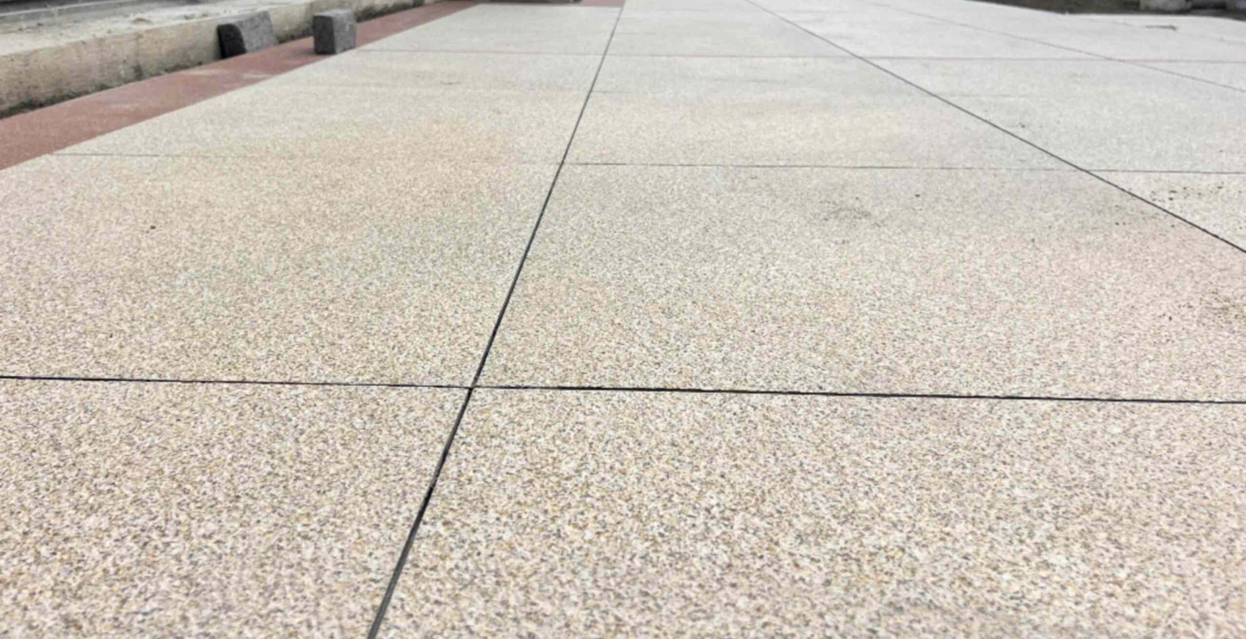 景德镇 黄金麻花岗岩石板材荔枝面地面铺装效果