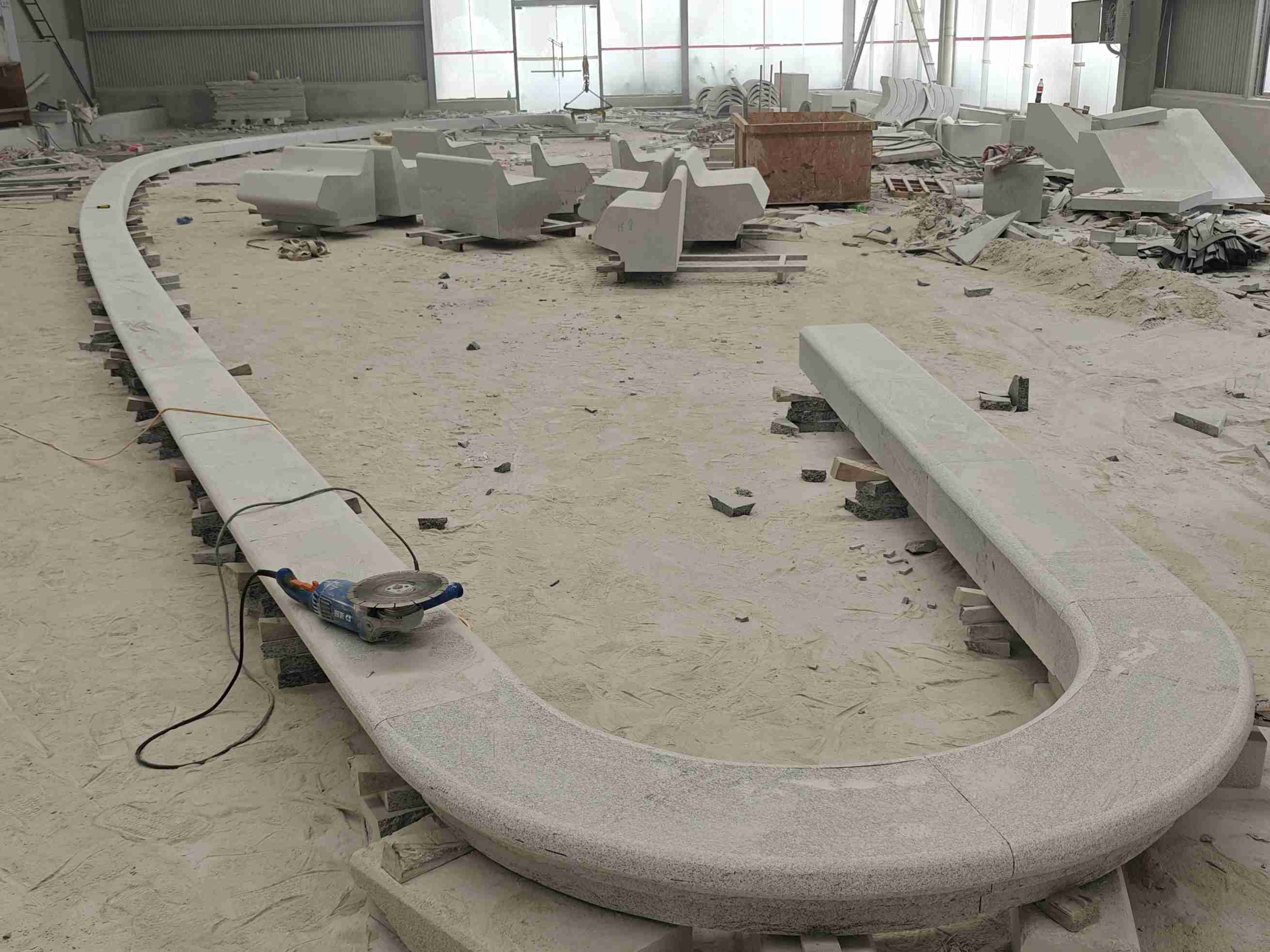 景德镇 芝麻白花岗岩弧形花坛石，坐凳石