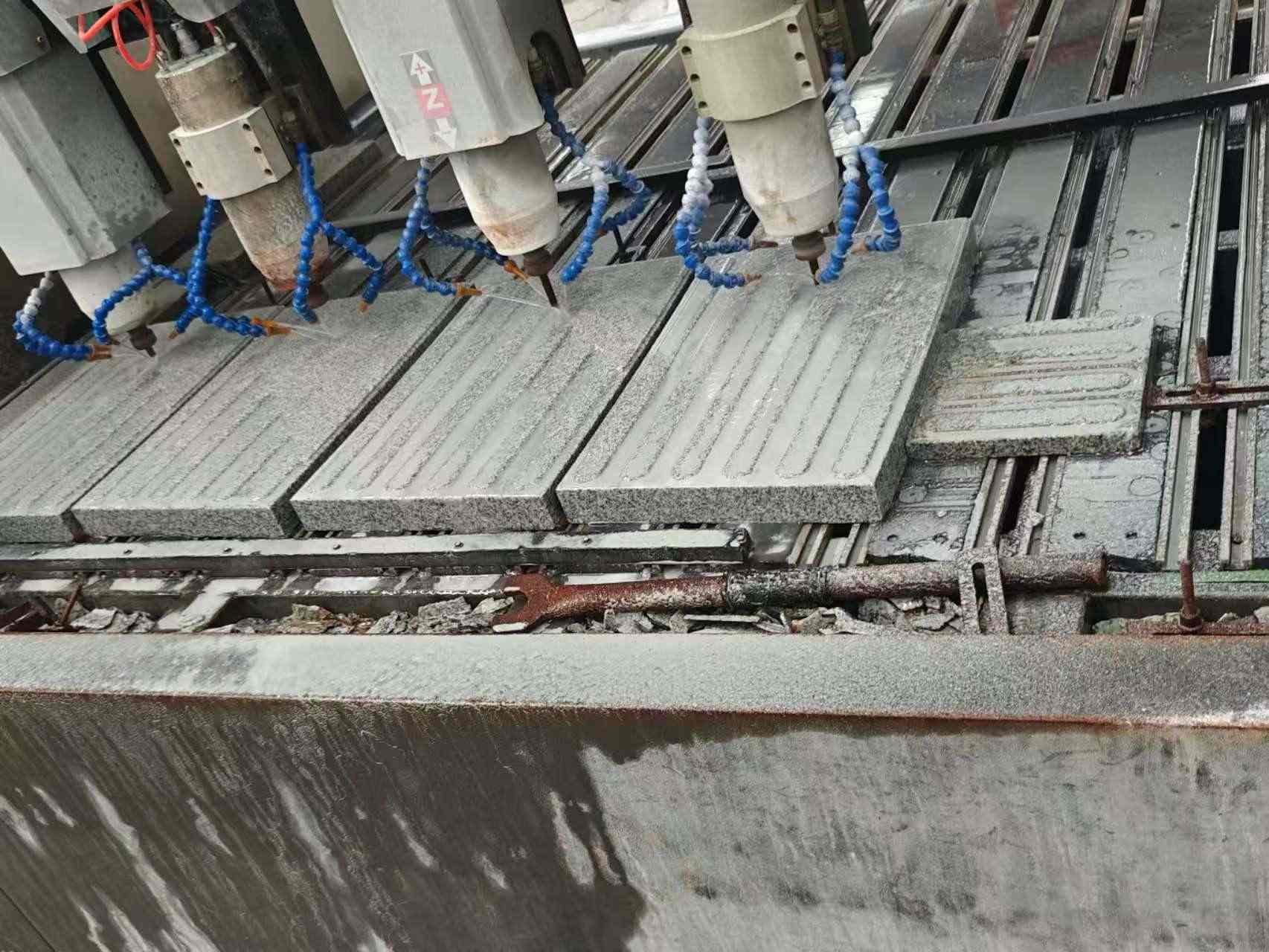 景德镇 芝麻白花岗岩荔枝面盲道雕刻