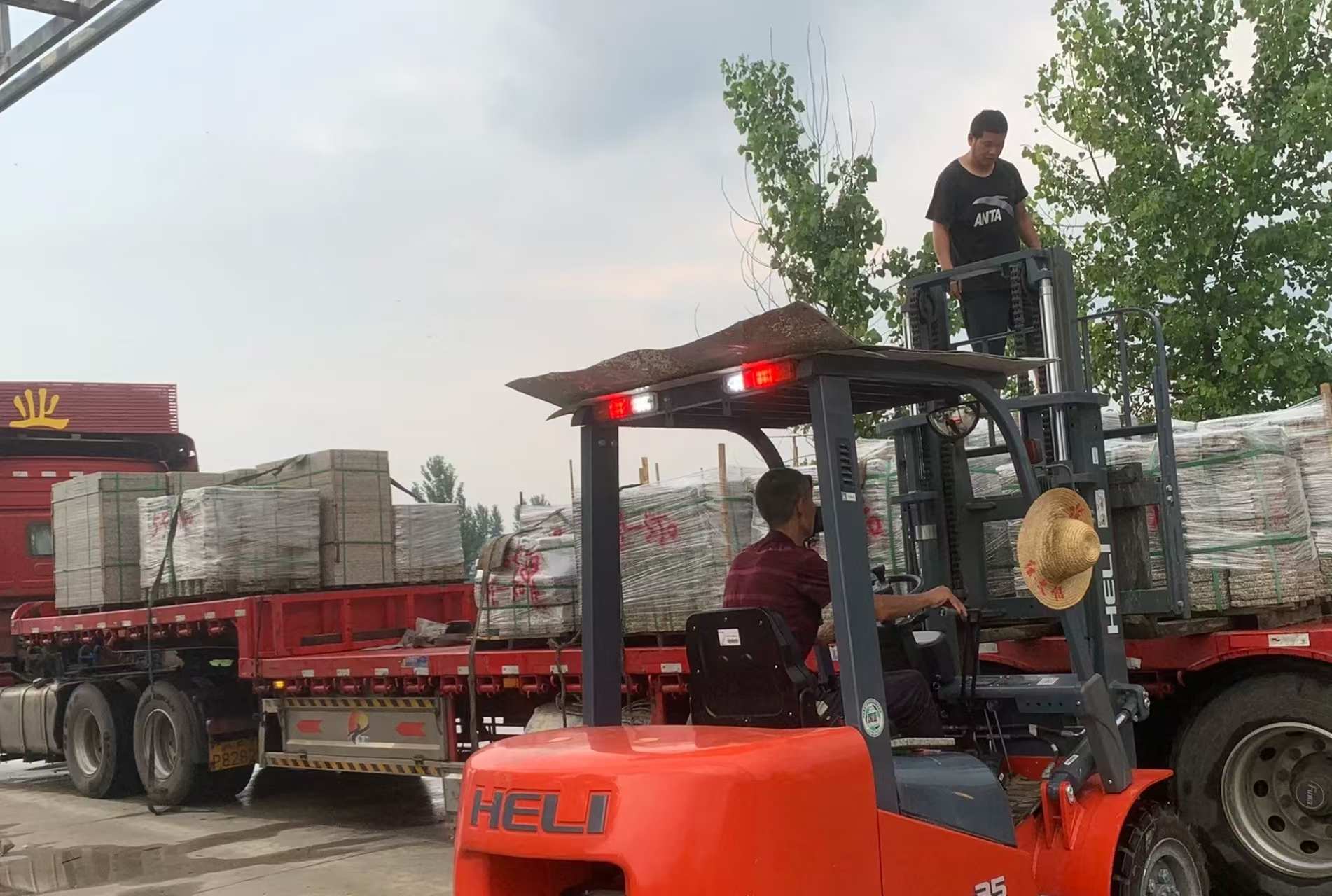 景德镇 黄金麻冰裂纹，地铺石装车