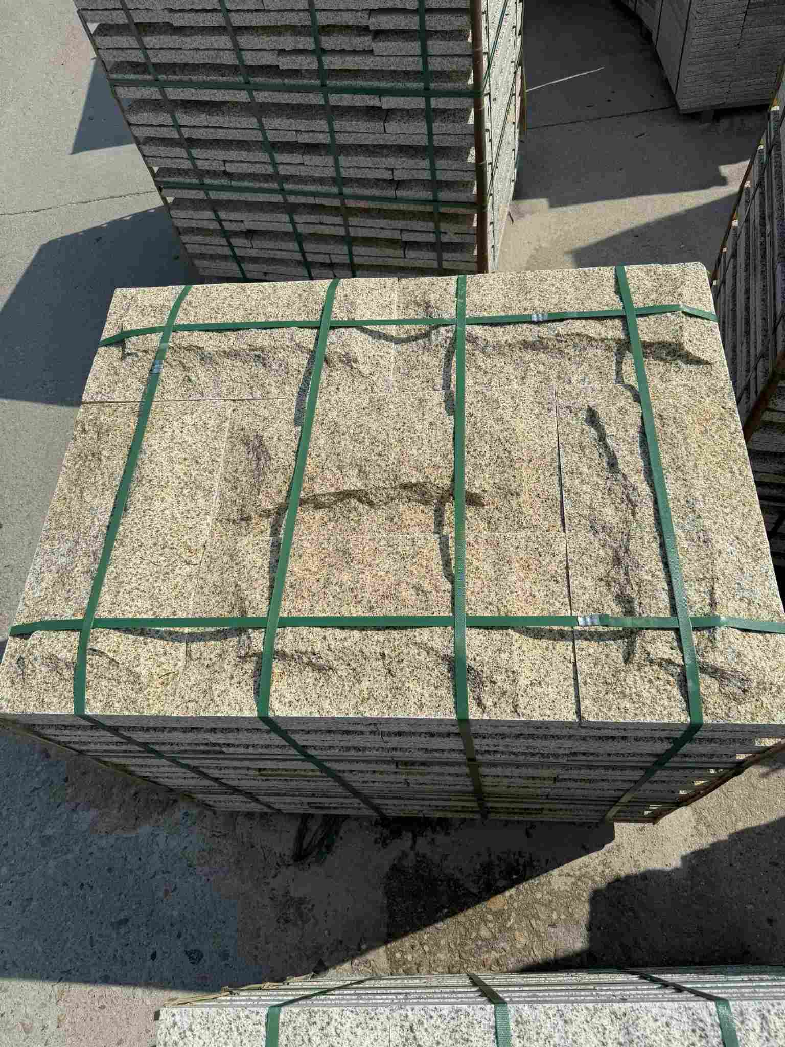 景德镇 黄金麻花岗岩石材自然面蘑菇石成品