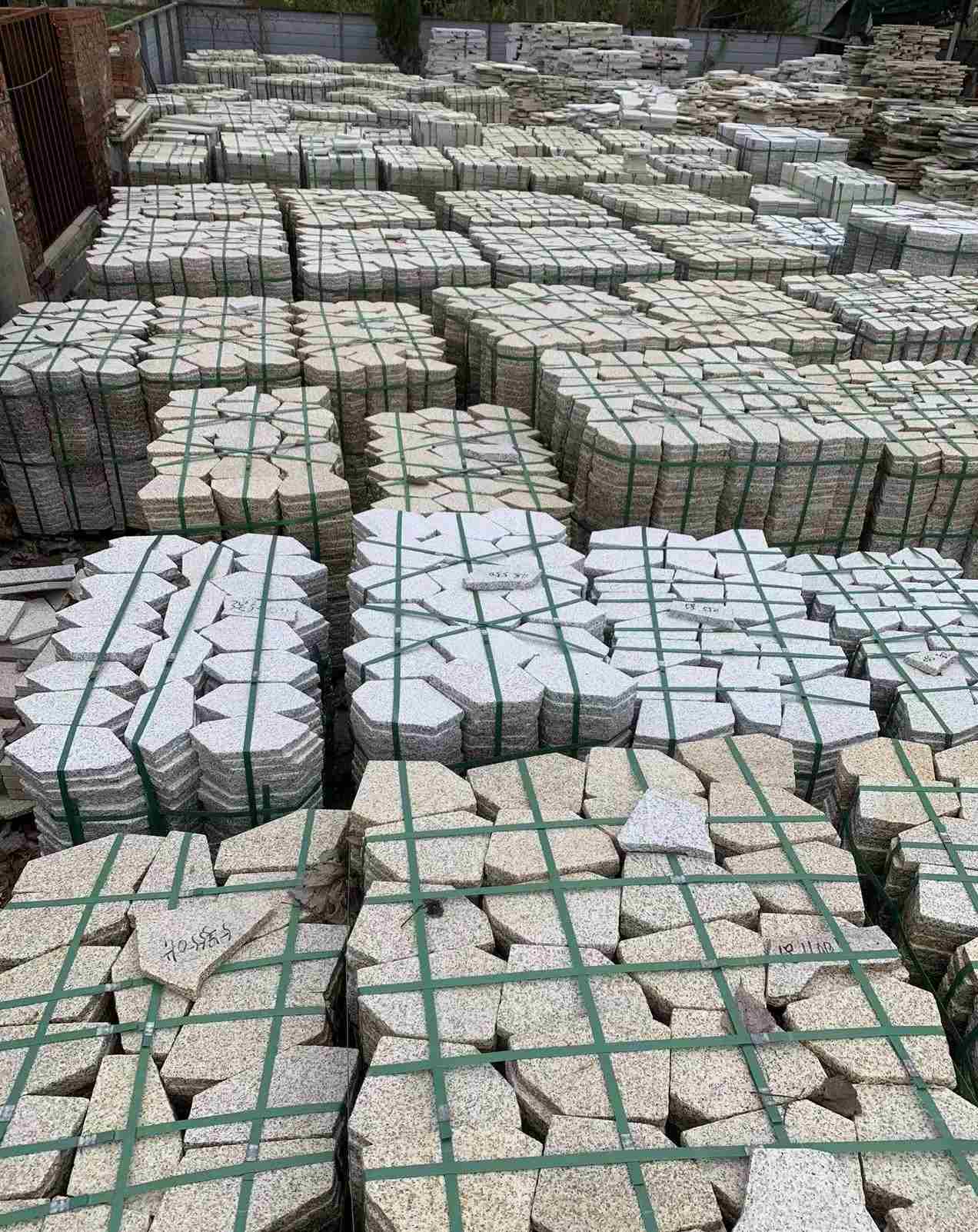 景德镇 黄金麻白麻花岗岩荔枝面地铺石(冰裂纹)