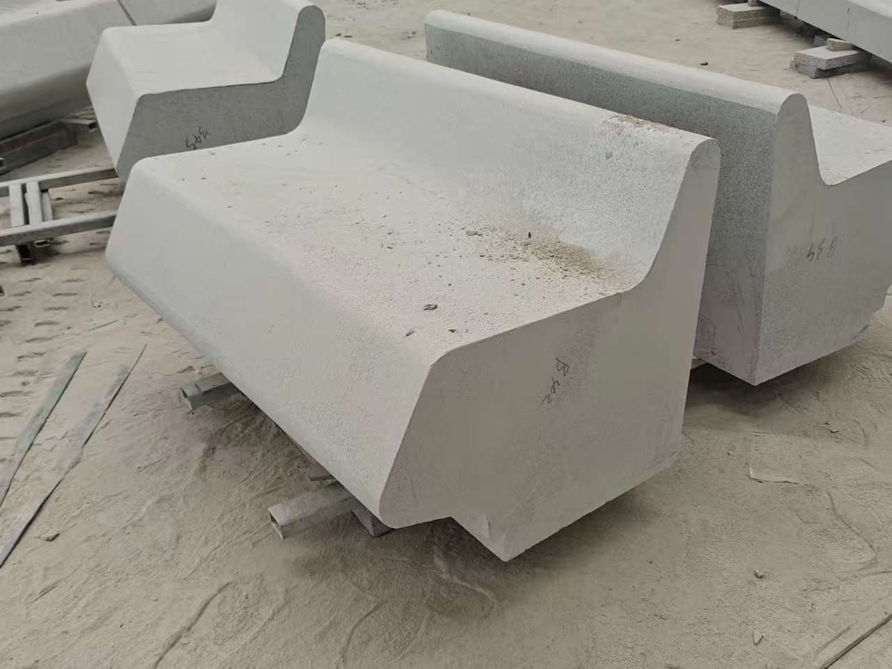 景德镇 芝麻白花岗岩异形坐凳，石凳