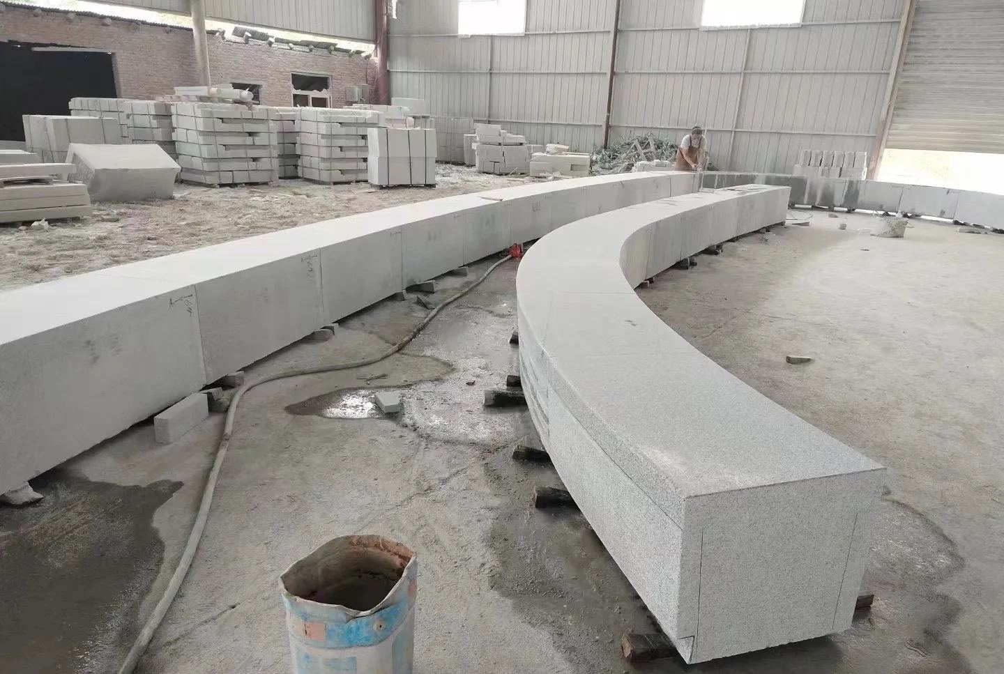 景德镇芝麻白花岗岩石板材 园林光面弧形坐凳