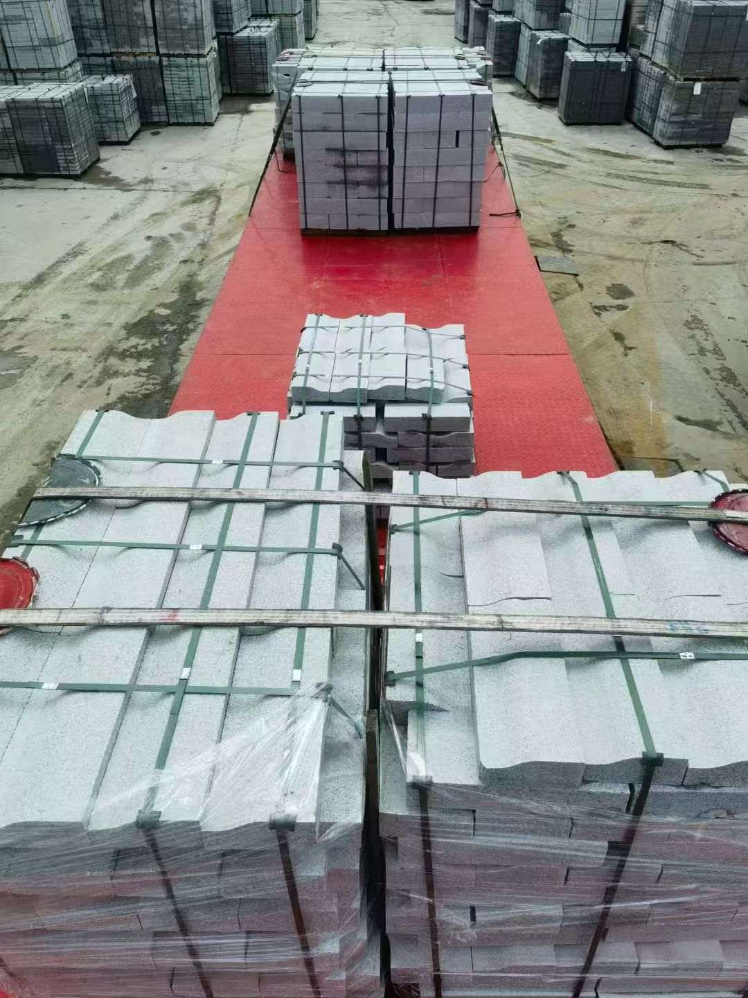 景德镇 芝麻白仿形加直形路沿石出货日常