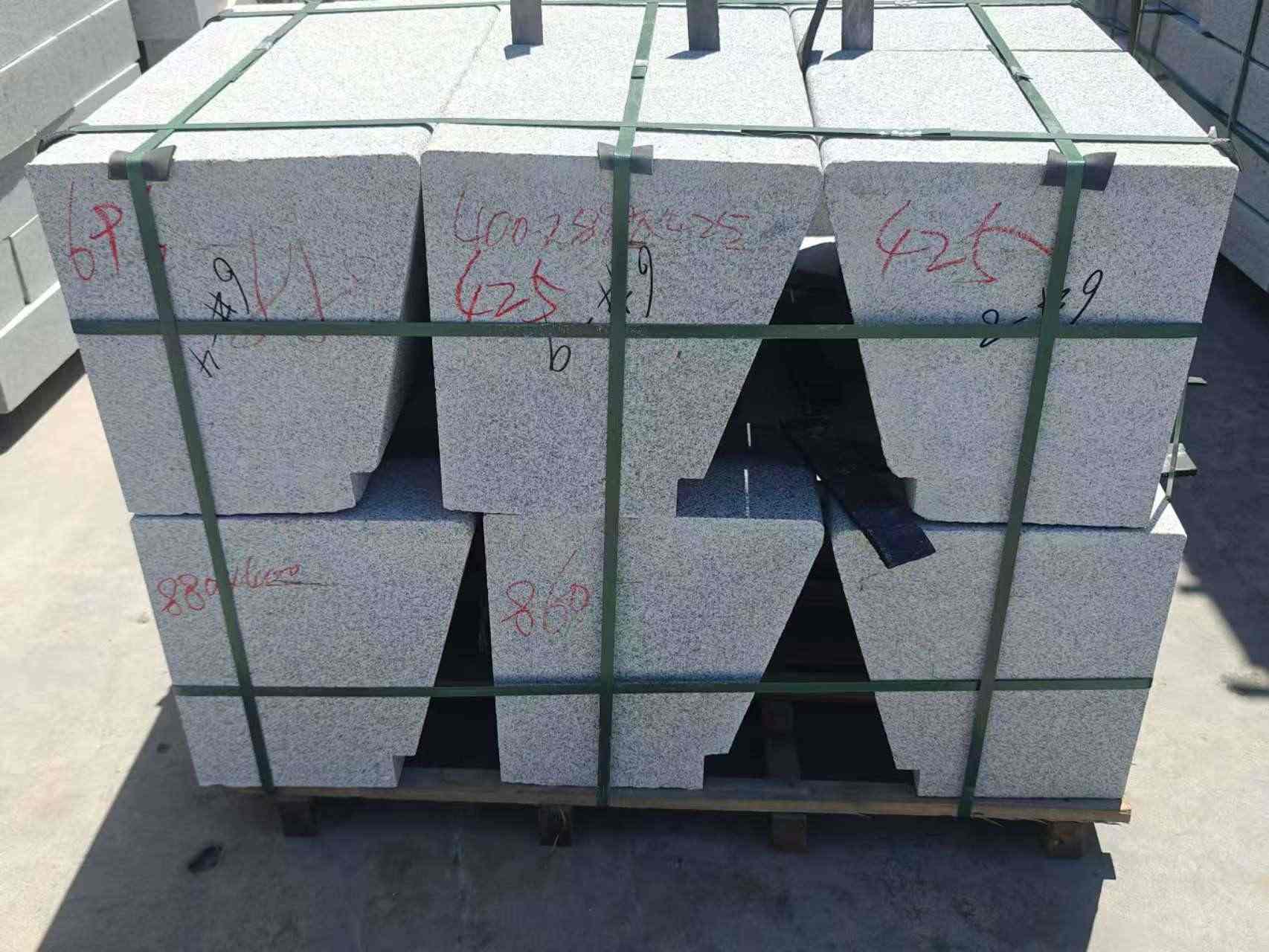 景德镇 芝麻白异形坐凳，石凳