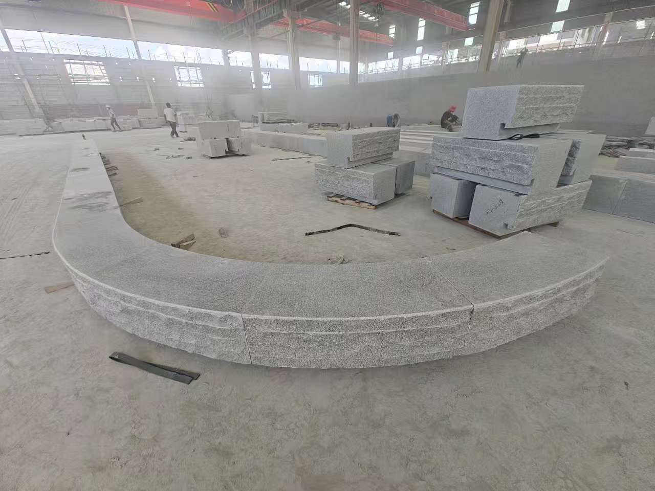 景德镇 芝麻白异形坐凳，自然面光面弧形加工