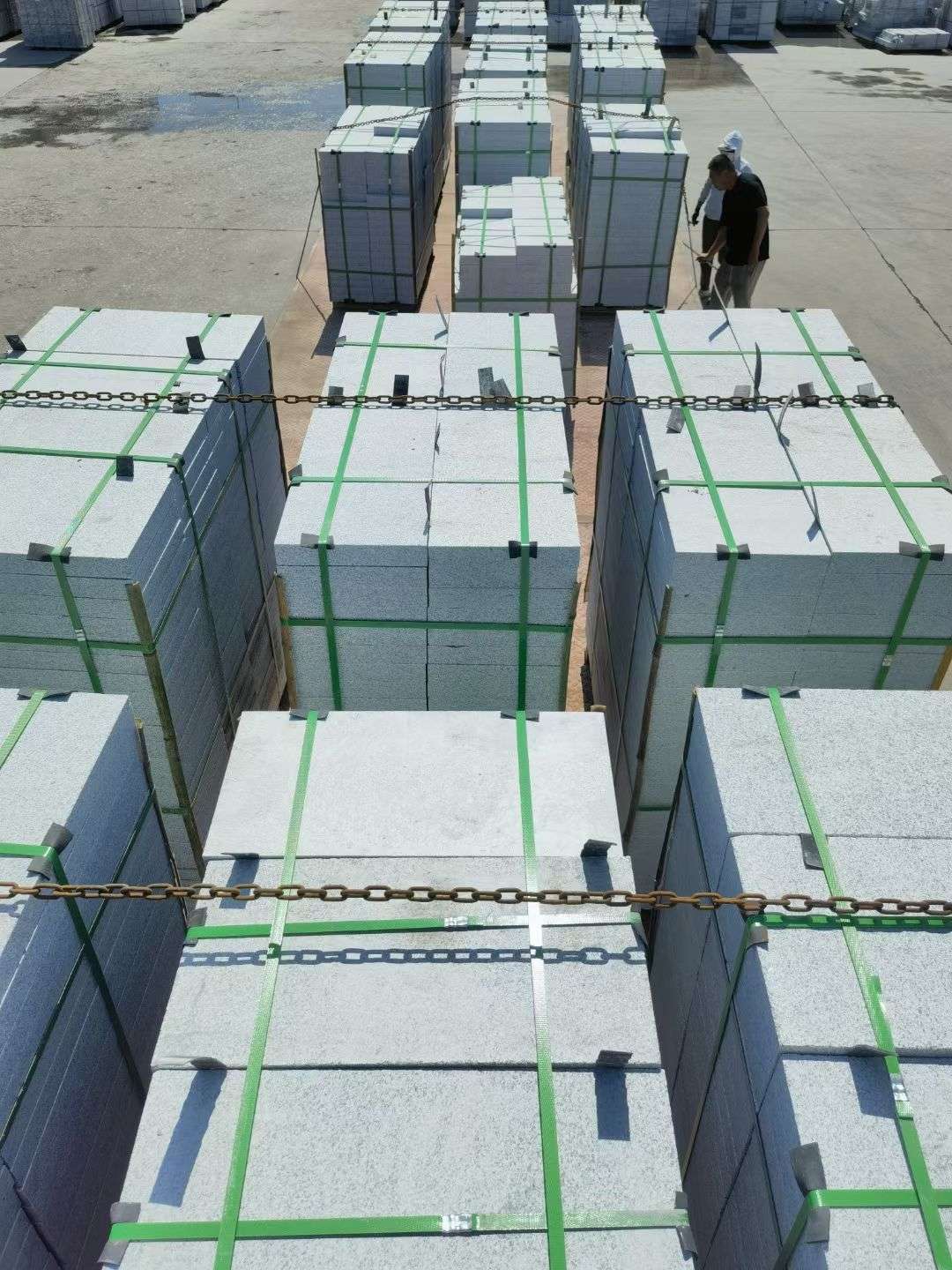 景德镇 芝麻白花岗岩5公分地铺石 花岗岩厂家工厂装车日常